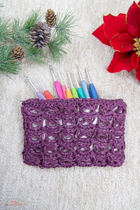 Zipper pouch made with the Crochet Broomstick Lace Stitch