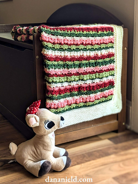 Textured Christmas baby blanket free crochet pattern