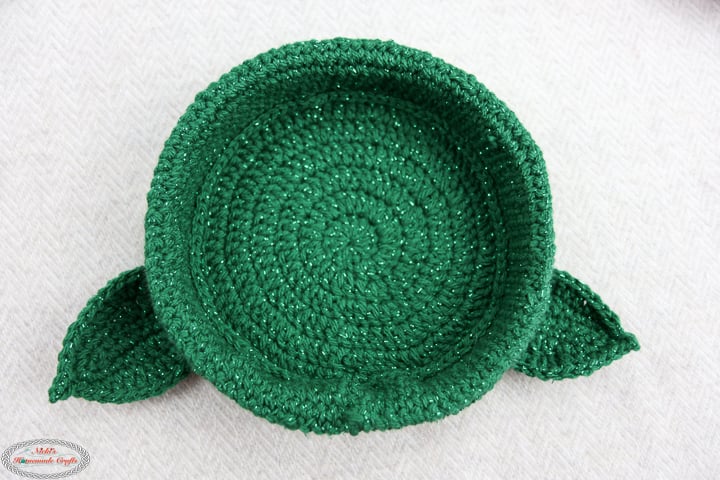 Bottom of the Leaf of the Crochet Rose Chocolate Praline Box with Heart Envelope Pattern