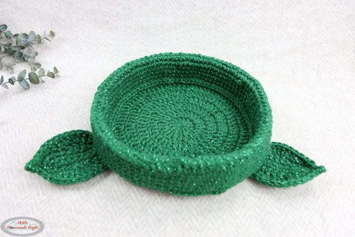 Bottom of the Leaf of the Crochet Rose Chocolate Praline Box with Heart Envelope Pattern