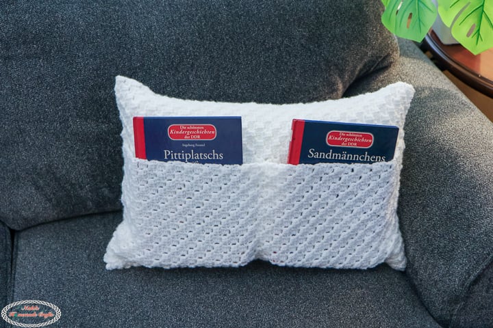 Crochet C2C Book Lover Pillow with Pockets Pattern-14