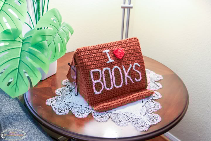 Crochet I love Books Kindle Book Page Holder Stand Wedge with Pockets Pattern-1