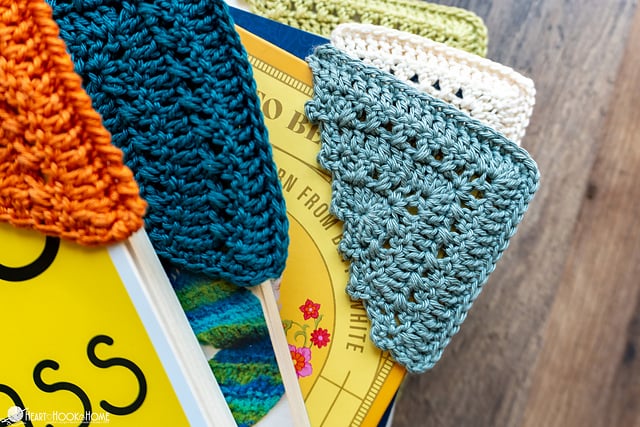 Free book corner crochet pattern
