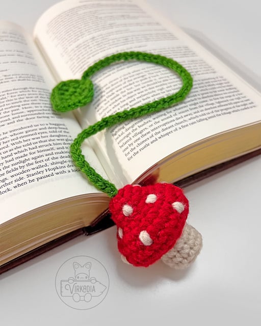 Mushroom bookmark free crochet pattern