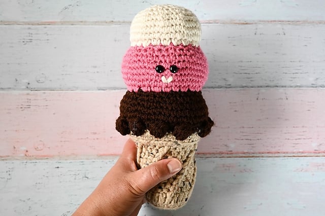 Free Neapolitan Pal Ice Cream Cone Crochet Pattern