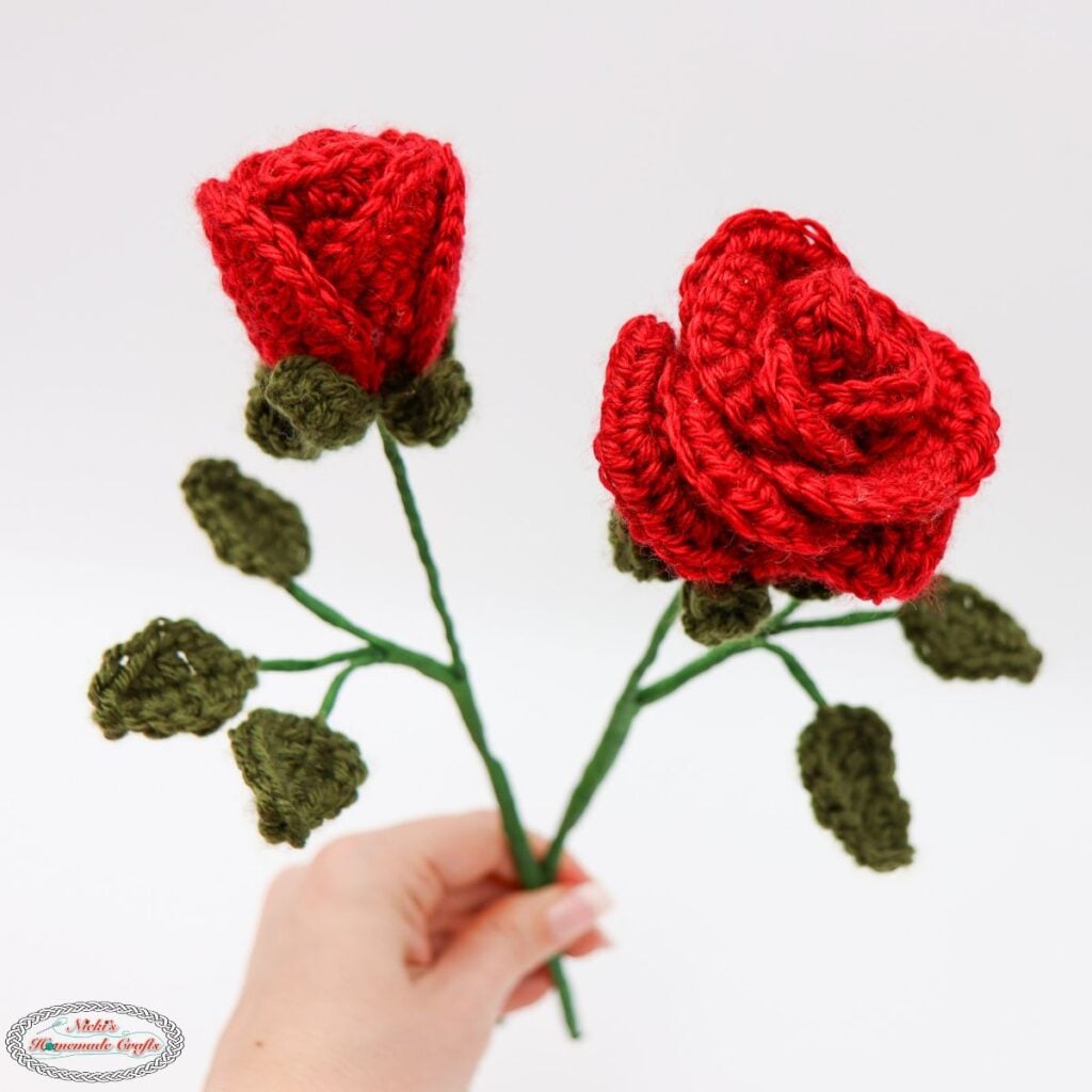 Open Rose and Rosebud Flower Crochet Pattern